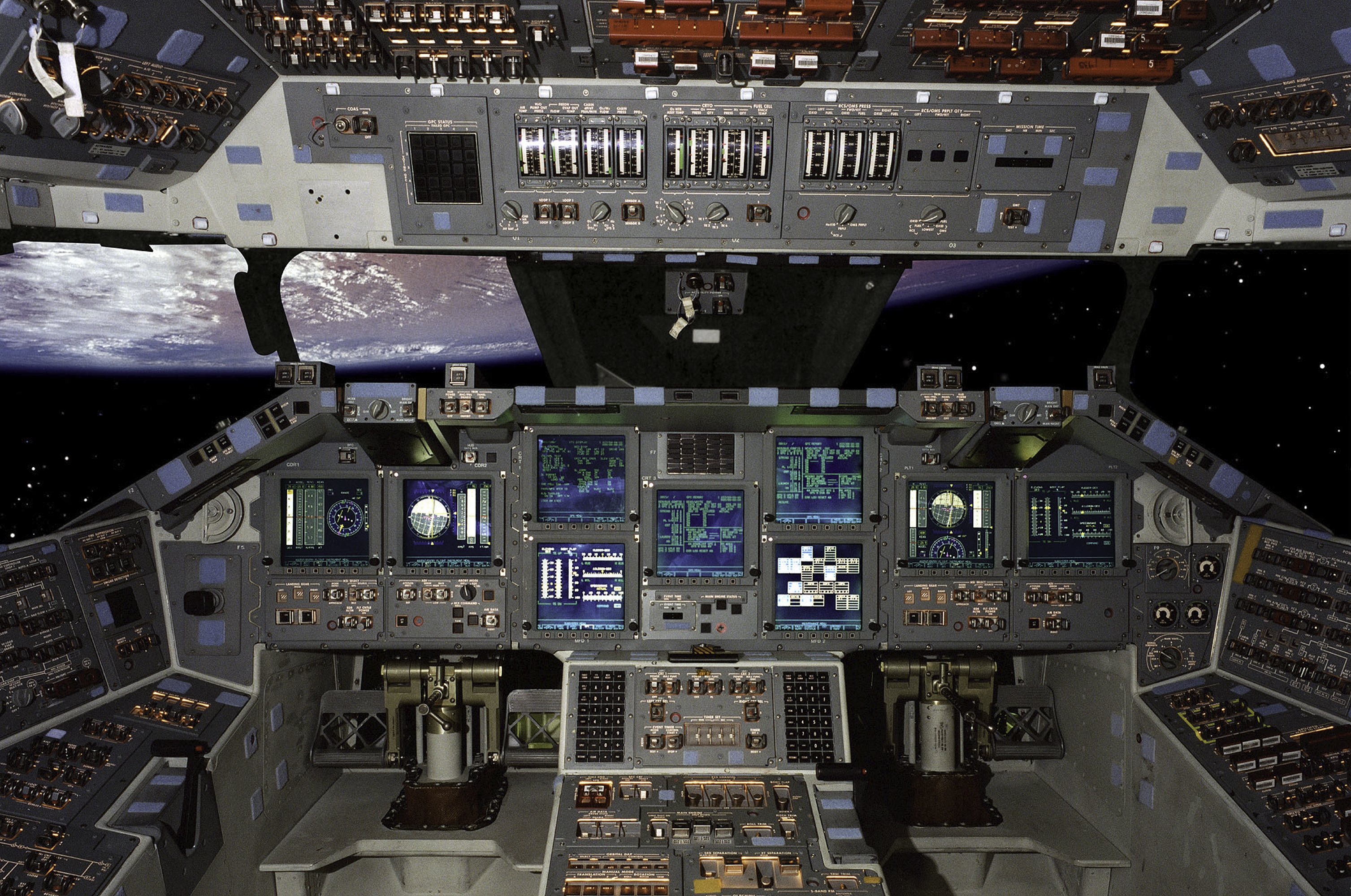The <em>Atlantis shuttle glass cockpit